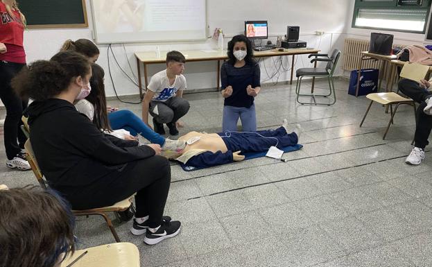 Cementos Cosmos conciencia sobre seguridad y salud al alumnado del colegio de Toral de los Vados