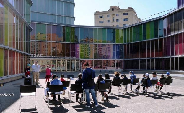 La poesía infantil llena el ágora del MUSAC