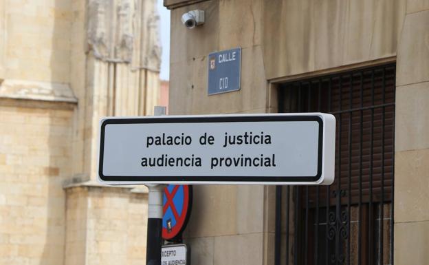 Un varón acusado de estafar a un matrimonio más de 62.000 euros se enfrenta a dos años de cárcel