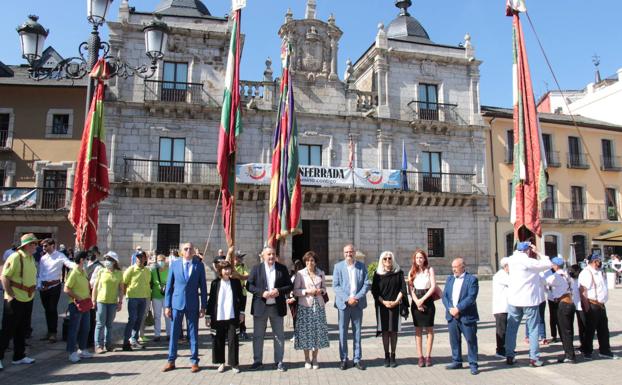 El homenaje de los pendones a los colectivos de la pandemia llega hasta Ponferrada