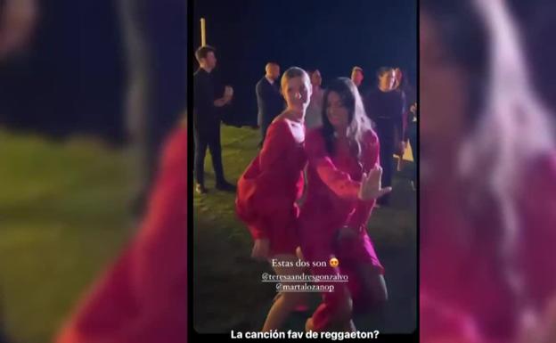 Teresa Andrés disfruta con los suyos de su fiesta de pedida