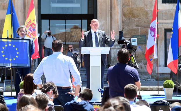 Carnero a los refugiados ucranianos en Castilla y León: «Les deseo que puedan desarrollar un proyecto de vida claro y positivo»