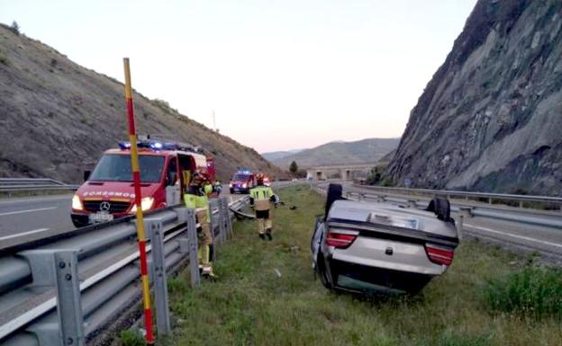 Herida una mujer de 46 años en un accidente en la A-6 en Torre del Bierzo