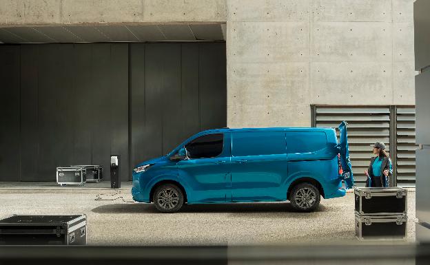 Nueva E-Transit Custom: la furgoneta más vendida de Europa se electrifica