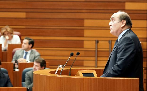 El Procurador del Común apuesta por el «equilibrio» entre las plantas fotovoltaicas y el uso agrícola y ganadero de las tierras