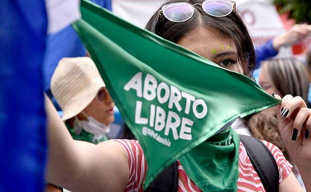 Nueva ley del aborto: las menores de 16 y 17 años podrán interrumpir el embarazo sin permiso de sus padres