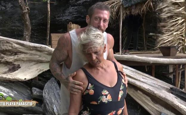 Charo Vega, feliz, regresa a España tras su expulsión de 'Supervivientes'