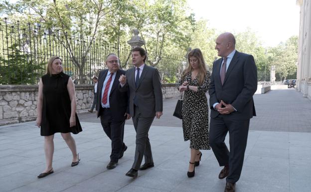 El presidente de la Junta llama a sacar a la Sanidad del regate corto y tener una mirada de futuro