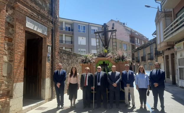 El consitorio bañezano muestra su apoyo a la Cofradía de la Veracruz