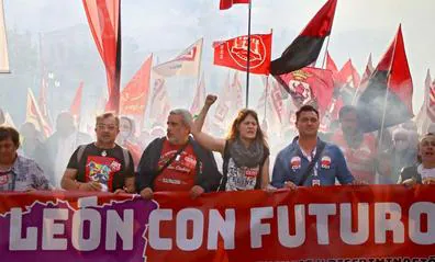 León se conjura para «luchar ante la clase política» y exige «futuro ya»