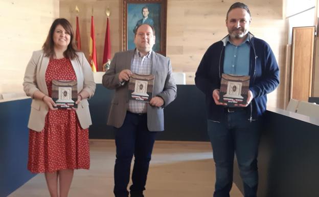 La Bañeza lanza una publicación retrospectiva con motivo del X Certamen Nacional de Teatro Amateur