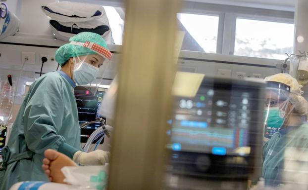 La pandemia se cobra la vida de otros siete leoneses en cuatro días mientras caen los casos