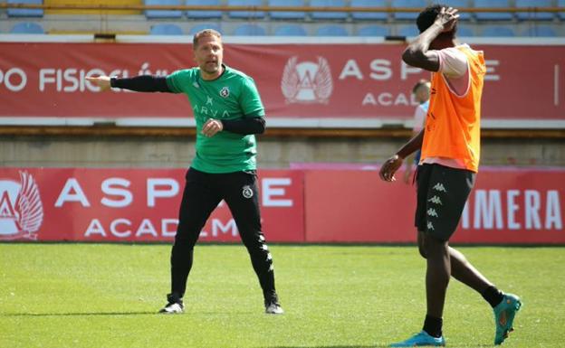 Curro Torres: «Es un partido para jugar con corazón y cabeza»