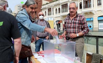 ¿Monarquía o República? Los leoneses votan su opción en un referéndum no vinculante