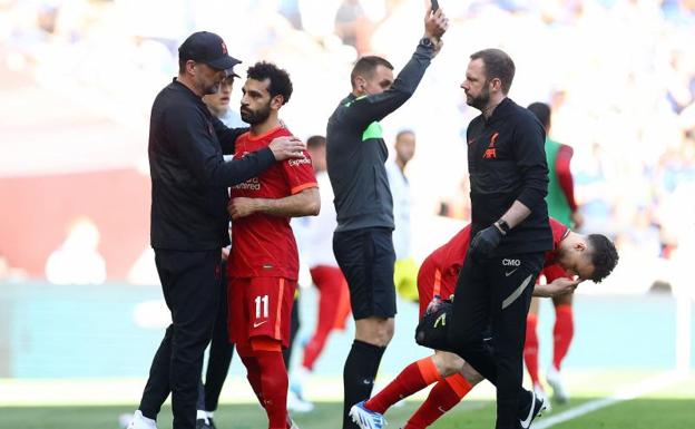 El Liverpool trata de rebajar la alarma sobre Salah y Van Dijk