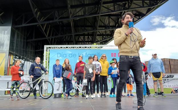 Un ambiente festivo y un corazón solidario en el Día de la Familia en Bici