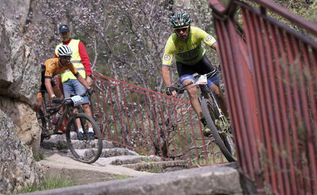 David Ovín y Elisabet Thomas brillan en la segunda etapa de la Vuelta a León BTT