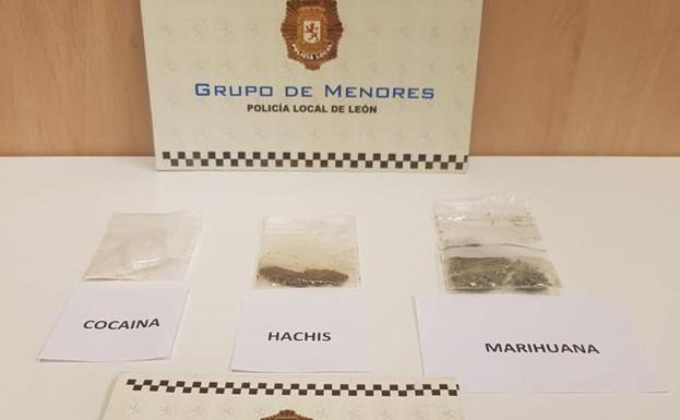 El grupo Paidós de la Policía Local de León incauta distintas drogas en el registro a un vehículo