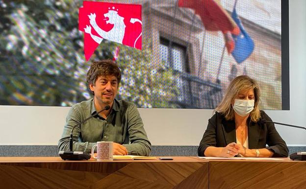 José María Merino, el concejo y las juntas vecinales y las construcciones de barro, protagonistas en los talleres culturales del ILC