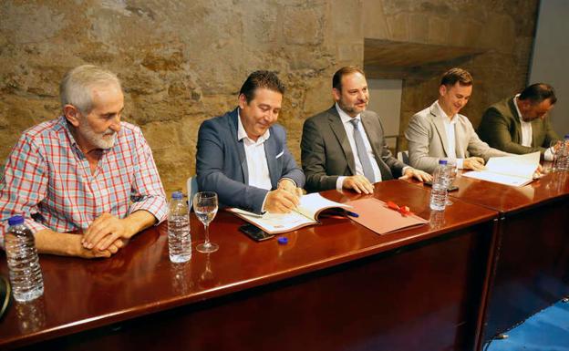 El PSOE ve el pacto 'medio cumplido' y lamenta que la UPL rompa por «meros intereses electoralistas»