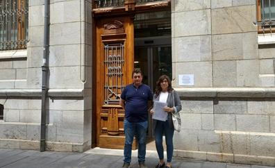Ciudadanos recoge firmas para impedir que las escuelas de Quintana del Marco se conviertan en un tanatorio