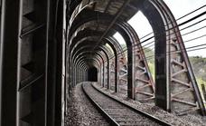 El tráfico ferroviario entre León y Asturias se reabre tras doce horas de 'corte' en la rampa de Pajares
