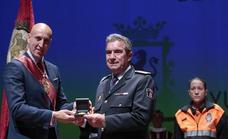 Entrega de la Medalla de Oro de León a la Agrupación Municipal de Protección Civil