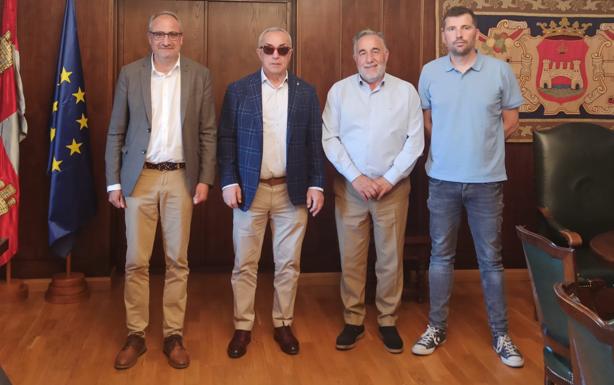 El presidente del COE visita Ponferrada con motivo del Centenario de la SD Ponferradina