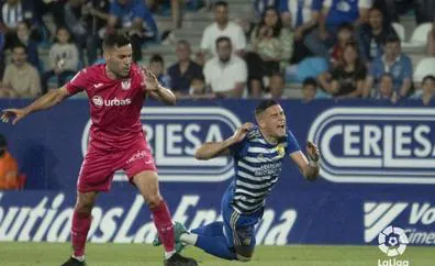 Borja Garcés y Naim García despiertan del sueño del playoff a la Ponferradina