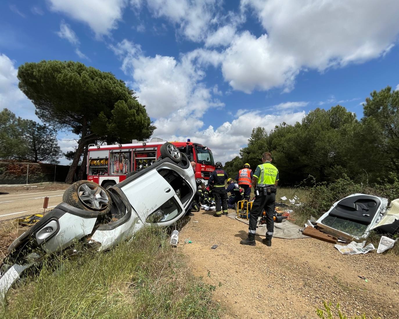 Herido tras volcar con su turismo entre La Bañeza y Castrocontrigo