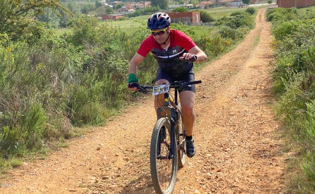 Valdefresno se rinde a la bici con 250 ciclistas en la Transobarriba