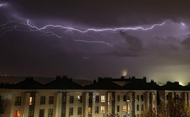 El calor deja paso a las alertas por lluvia y tormentas para este domingo en León