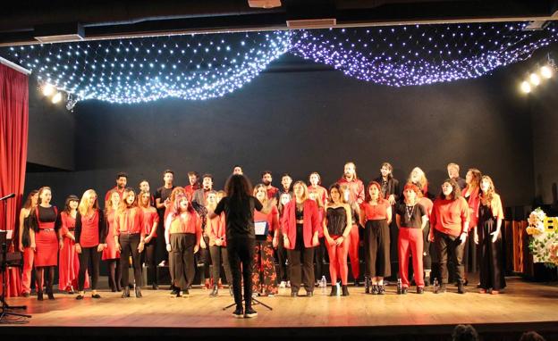 Lleno en la Casa de Cultura roblana con el concierto coral