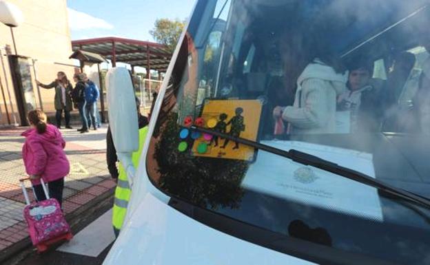 El teniente de alcalde de Sahagún dimite tras dar positivo en alcoholemia mientras conducía un bus escolar