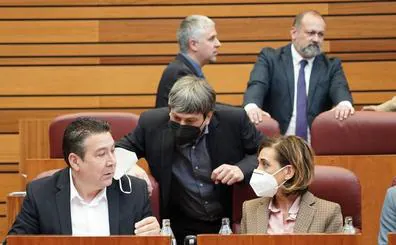 Mañueco pide a Santos que deje de «mirarse el ombligo» y UPL ve «pueril» e «injusto» el reparto de fondos de la Junta