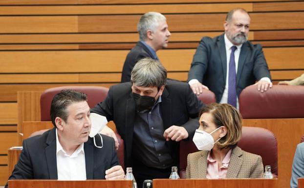 Mañueco pide a Santos que deje de «mirarse el ombligo» y UPL ve «pueril» e «injusto» el reparto de fondos de la Junta