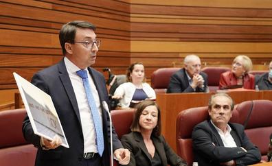El PSOE pide «no implantar el pin parental» y la Junta responde que «combate el adoctrinamiento» de la LOMLOE