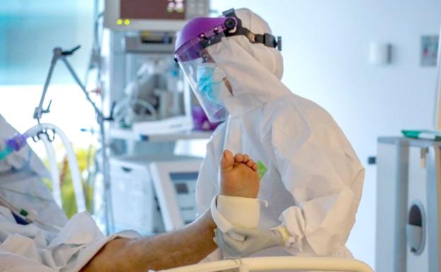 Once muertes en cuatro días en León, la peor cara de una pandemia con los casos 'a la baja'