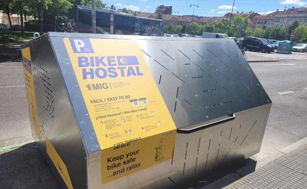 El Ayuntamiento de León instala aparcamientos para bicicletas en la calle Ramón Cañas del Río y en la avenida Padre Isla