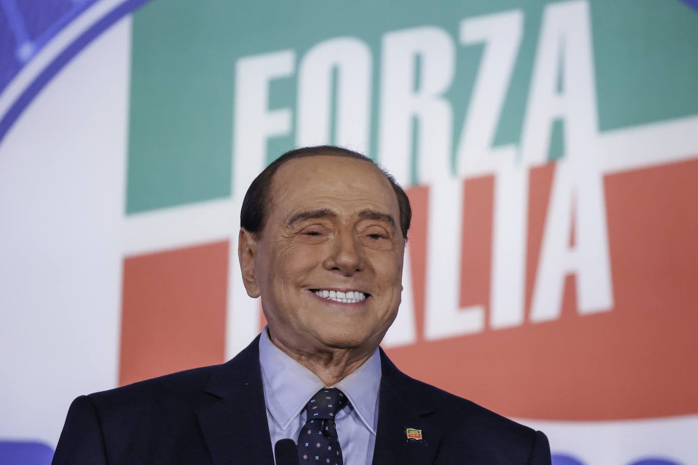 Italia pide 10,5 millones a Berlusconi por el «descrédito planetario» con sus bacanales