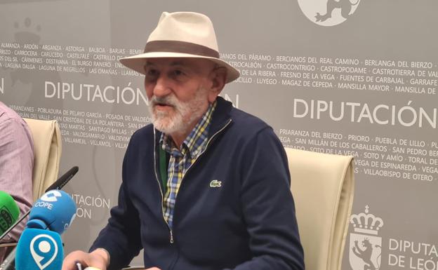 Llorente asegura que él «no es un tránsfuga» y mantiene su acta y la vicepresidencia como no adscrito