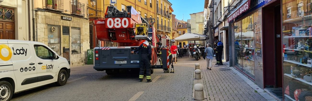 Bomberos en la calle La Rúa
