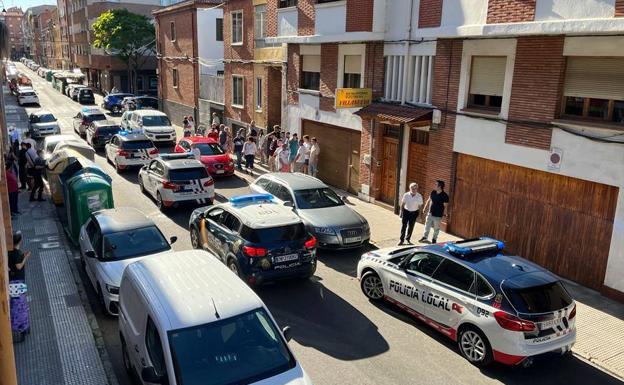 Varias patrullas de Policía Local y Nacional intervienen en una riña y requisan un arma blanca