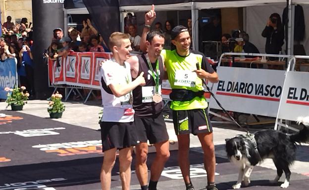 Manuel Merillas remonta para subir al podio en la Zegama