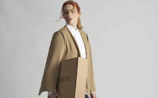 La camiseta y el blazer, las prendas imprescindibles en el armario de un 67% de las mujeres