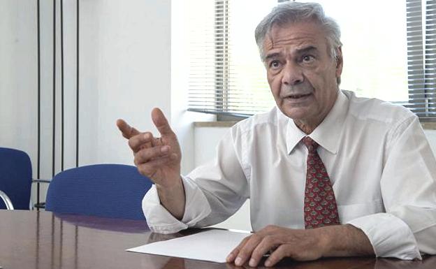 El doctor José Pedro Fernández Vázquez cesa como gerente de Atención Primaria de León