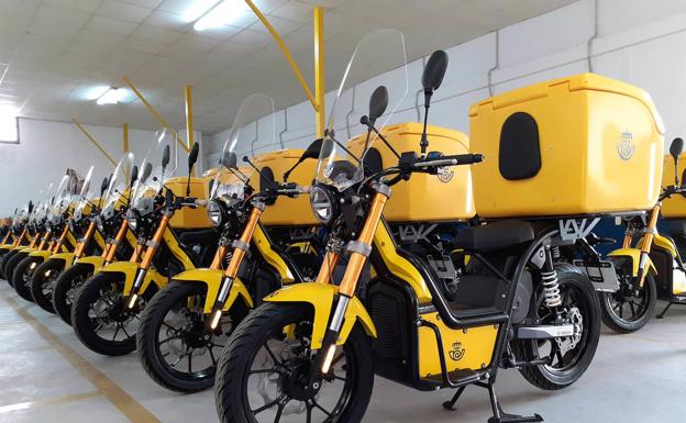 Correos incorpora 19 motos a su flota de reparto eléctrica cibersegura en la provincia de León