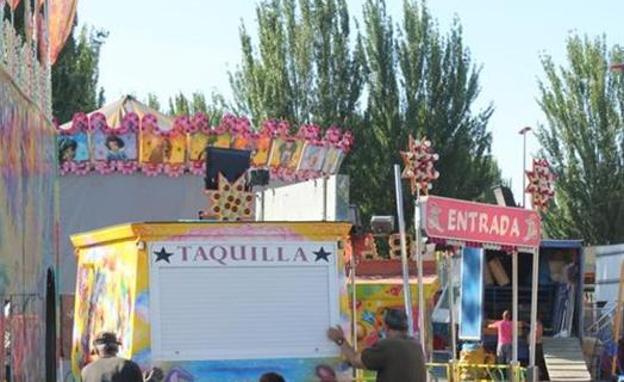 El Ayuntamiento ofrece a los feriantes cuatro orquestas y adecuar el recinto para las fiestas