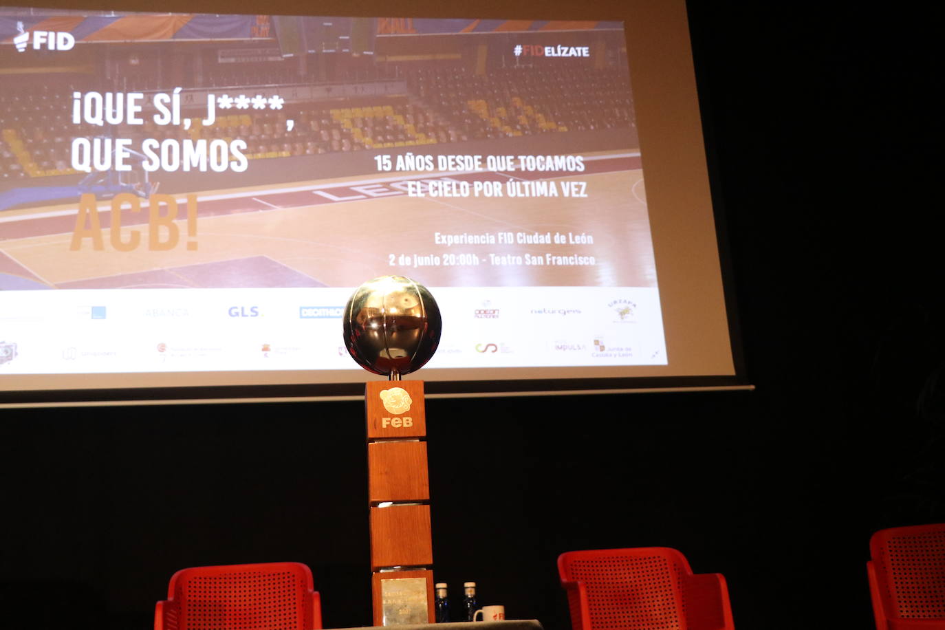 León homenajea a los héroes del baloncesto leonés