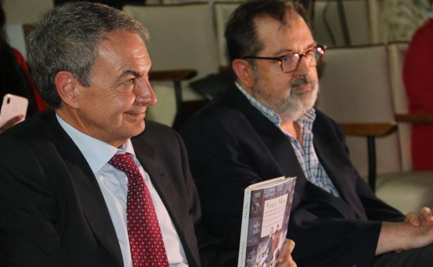 Zapatero celebra «la nostalgia, la memoria de una generación y la amistad» del Cine Club Universitario